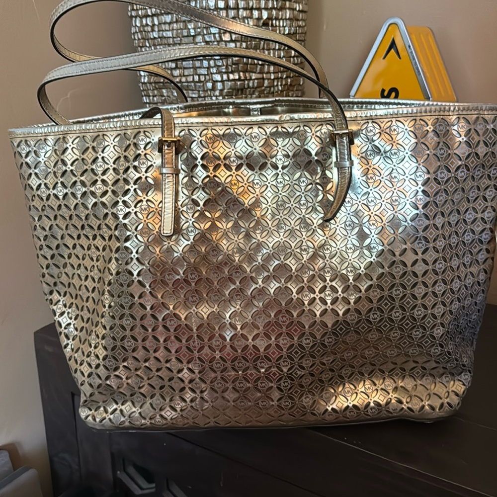 Michael Kors Jumbo Gold Metallic Jetsetter tote bag